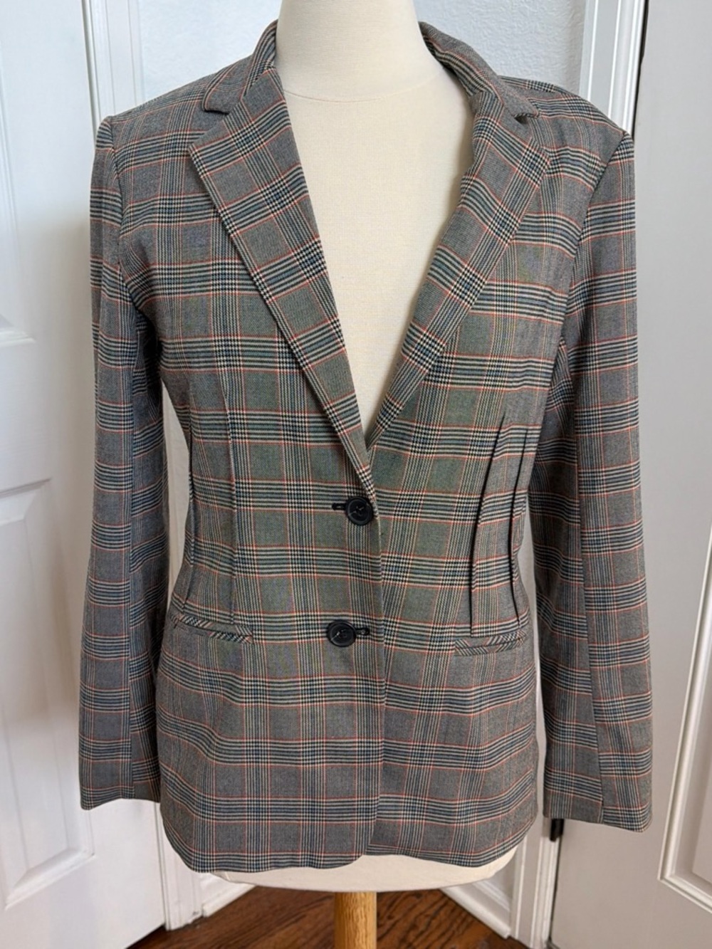 Chelsea28 Tailored Plaid Blazer Jacket in Gray and Brown